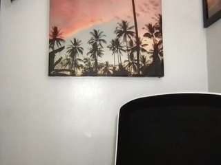 le modèle sativa88 est en webcam porno dans un show sur le site camsoda, il possède les tags suivants: amateur,brown eyes,doggy style,erotic dance,fingering,flashing,full nudity,middle aged,normal,pov,hd