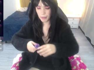 This model is live right now. sailor-moon07