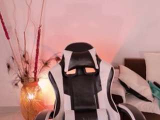 Live webcam model chloemoretix on Soda Cams