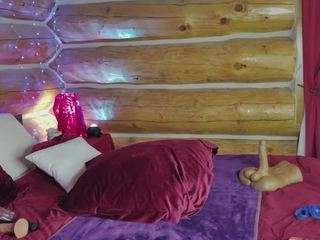 Live webcam model ladylorreign on Soda Cams