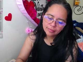 le modèle miss-kendraa est en webcam porno dans un show sur le site camsoda, il possède les tags suivants: anal,mature,toys,tattoos,striptease,sex toys,no smoking,black hair,middle aged,lovense,full nudity,fingering,drinking,dildo or vibrator,brown eyes,blowjob,curvy,hd,milf,small tits