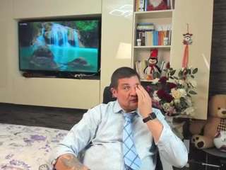 le modèle spartacustelephone est en webcam porno dans un show sur le site camsoda, il possède les tags suivants: anal toys,blowjob,brown eyes,cock rating,drinking,facial,handjob,muscular,orgasm,smoking,tattoos,brown hair,hd