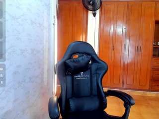 lucyskinny's CamSoda show and profile