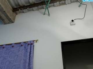 skinnysexzara18's CamSoda show and profile