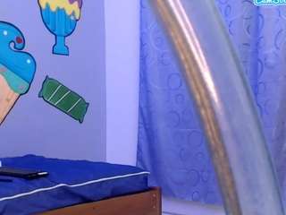 skinnysexzara18 webcam