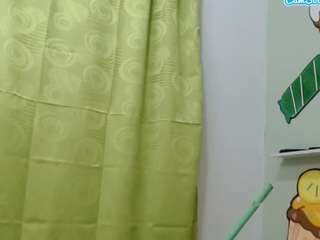 skinnysexzara18's CamSoda show and profile