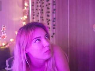 cutiealma Live Webcam on CamSoda