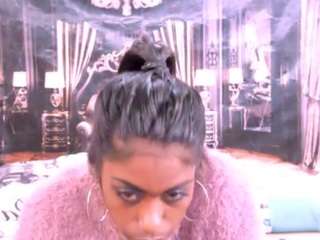 Crissy live cam preview