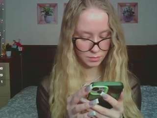 lilydevil12 Live Webcam on CamSoda