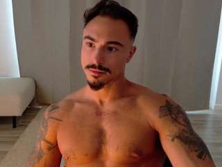 le modèle masterlukas est en webcam porno dans un show sur le site camsoda, il possède les tags suivants: alpha,black hair,brown eyes,cock rating,findom,handjob,muscle,muscular,no drinking,orgasm,smoking,tattoos,hd