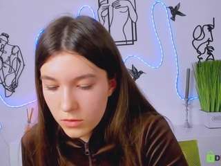 ella-coco's CamSoda show and profile