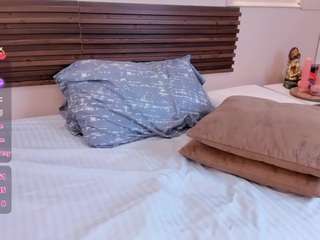 le modèle miia-gold est en webcam porno dans un show sur le site camsoda, il possède les tags suivants: ahegao,red hair,joi,lingerie,lovense,natural,no drinking,no smoking,pov,public,sex toys,foot fetish,skinny,spank,striptease,tattoos,tease,teen 18,toys,twerk