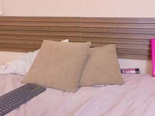 miia-gold live webcam show