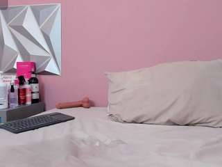 miia-gold live cam preview