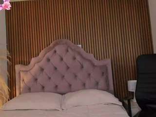 vaiolet-hot Live Webcam on CamSoda