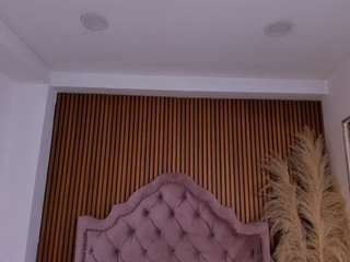 vaiolet-hot live webcam show