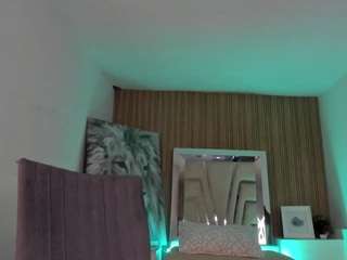 Vaiolet-hot live webcam show