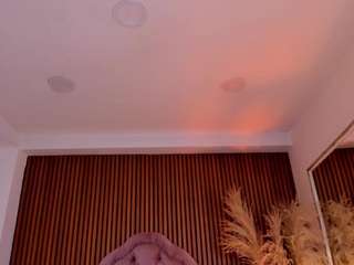 Vaiolet-hot live webcam show