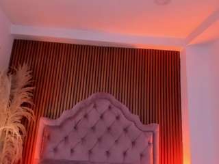 Vaiolet-hot live webcam show