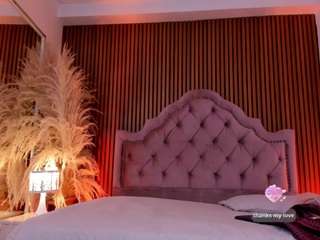 Vaiolet-hot live webcam show