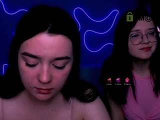 Ce modèle est en direct maintenant. monica-xcx