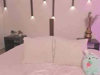 emma-fhox Live Webcam on CamSoda