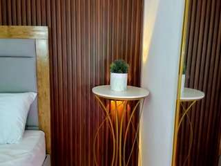 mara-08 Live Webcam on CamSoda