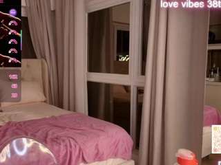 maxine-spencer, female webcam model,  years old, on live webcam