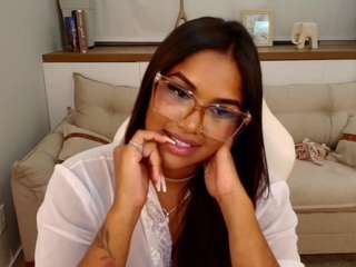 lori-morales Live Webcam on CamSoda