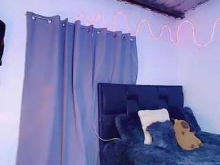 stefhania-gill est une fille coquine en spectacle avec sa webcam pour des vidéos hot sur CamSoda. Voici les charactéristiques coquines de stefhania-gill : black hair,brown eyes,cumshot,flat chested,lean,orgasm,spanish,spank,tease,hd,