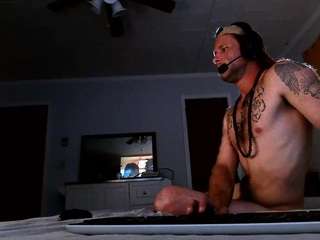 Str8CuriousStudForAll live cam preview