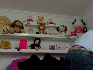 violetakarson, female webcam model,  years old, on live webcam