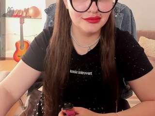 Эта модель сейчас онлайн. kamillamoro