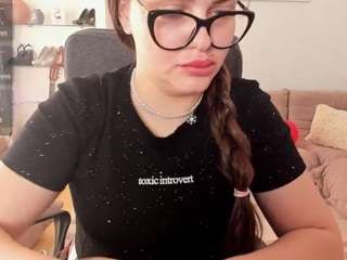 Эта модель сейчас онлайн. kamillamoro