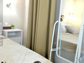 nicoleta-cooper, female webcam model,  years old, on live webcam