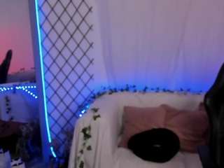 mia-collins-b, female webcam model,  years old, on live webcam