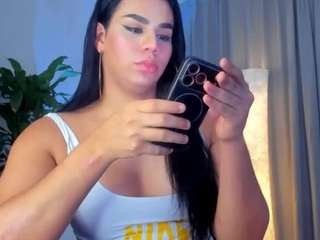 Orianasmith1 live cam preview