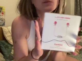 Brand new UK girl! Sensual strip and dirty talk at goal! [379 tokens remaining]