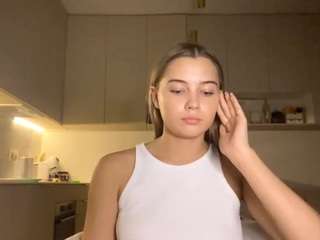 Model ini sedang live sekarang. asleykeady