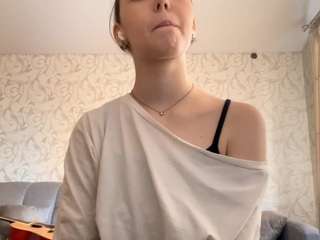 huldavangalder, female webcam model,  years old, on live webcam