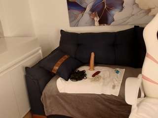 lisa-sutton's CamSoda show and profile