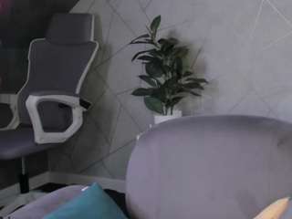 alicia-adammss Live Webcam on CamSoda