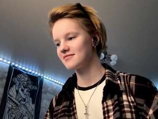 evitathorsten's CamSoda show and profile