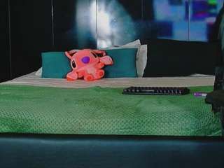 blueeyesdesire Live Webcam on CamSoda