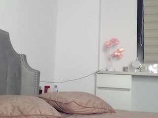 emma-rosey Live Webcam on CamSoda