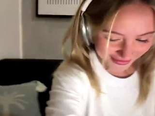 florentinashindo's CamSoda show and profile