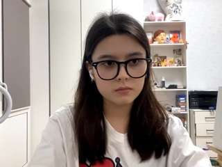 harperchopra, female webcam model,  years old, on live webcam