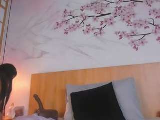 Laura-Torrees live cam preview