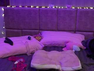 linavelle's CamSoda show and profile