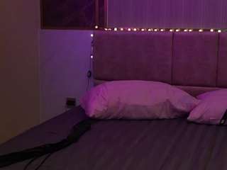 linavelle's CamSoda show and profile